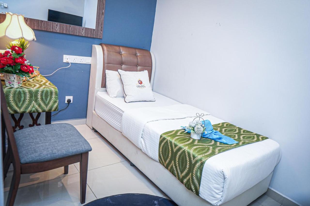 Ghazrins Desaru Hotel Pengerang Exterior photo