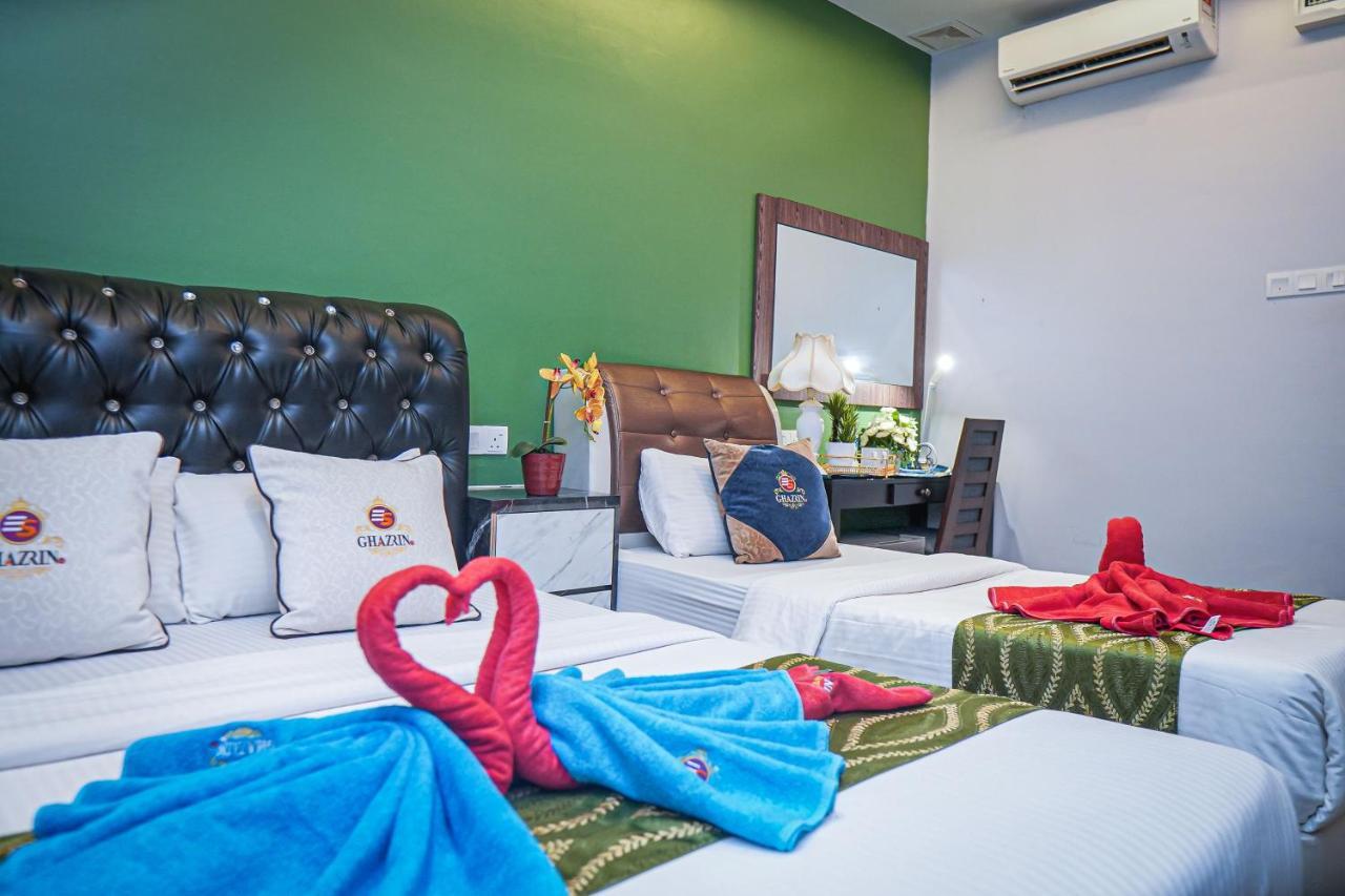 Ghazrins Desaru Hotel Pengerang Exterior photo