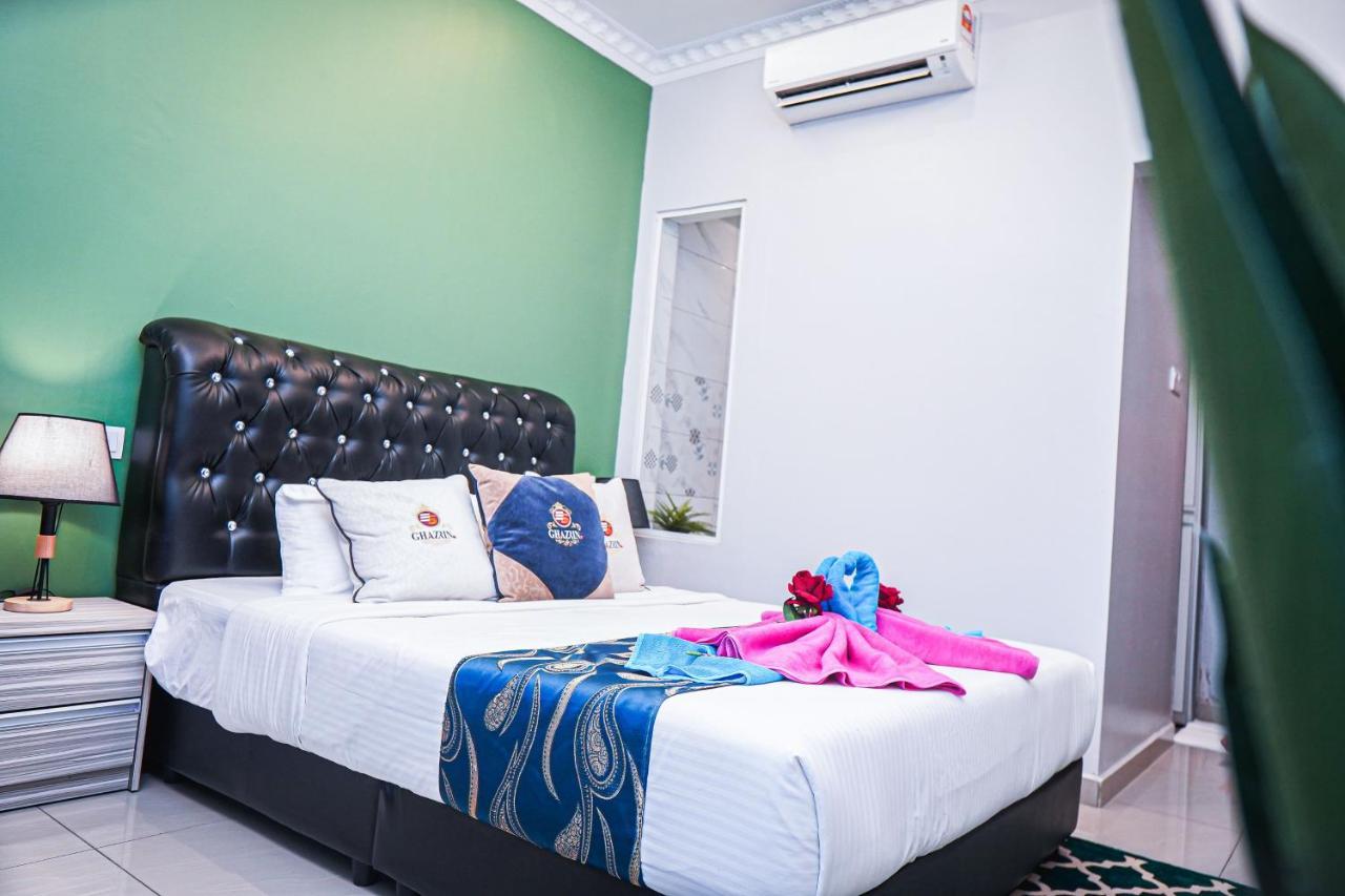 Ghazrins Desaru Hotel Pengerang Exterior photo