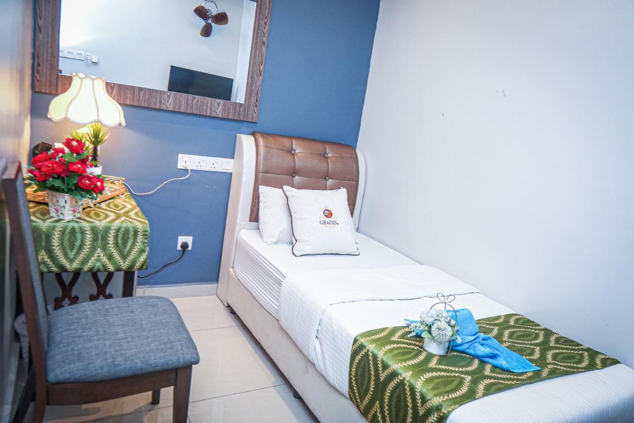 Ghazrins Desaru Hotel Pengerang Exterior photo